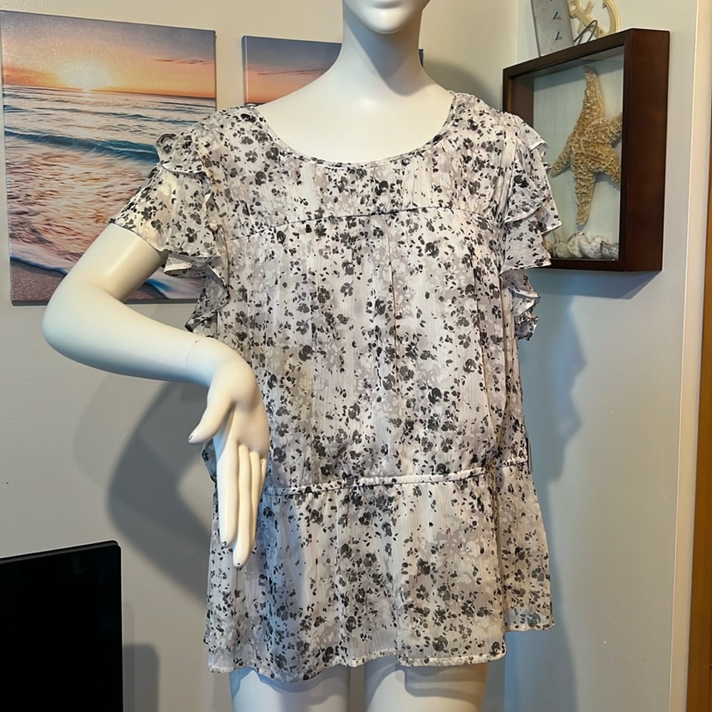 Simply Vera blouse NWT ruffled sleeve